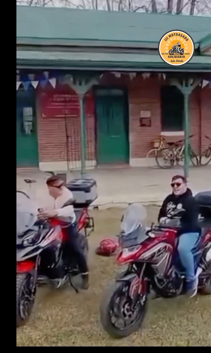 Motociclistas en el predio