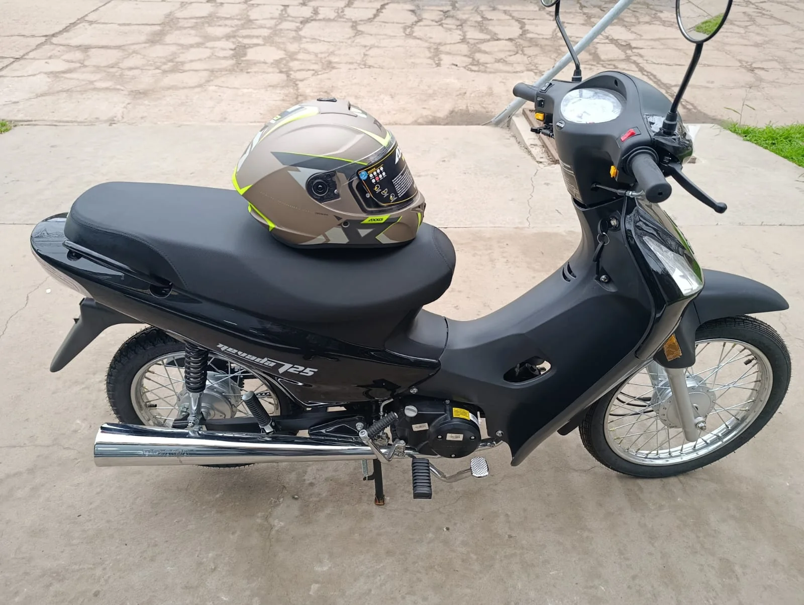 Moto 125 cc del sorteo, vista lateral